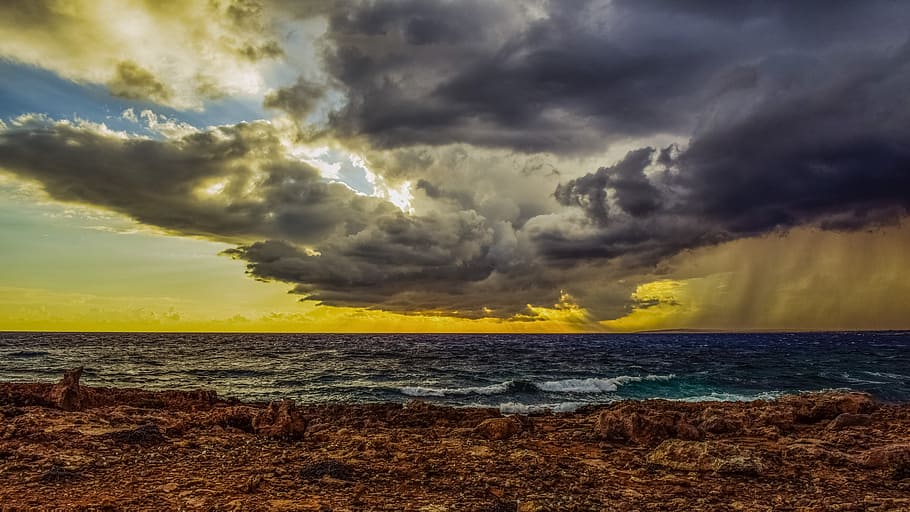 shore under gray cloudy sky, rocky coast, clouds, overcast HD wallpaper