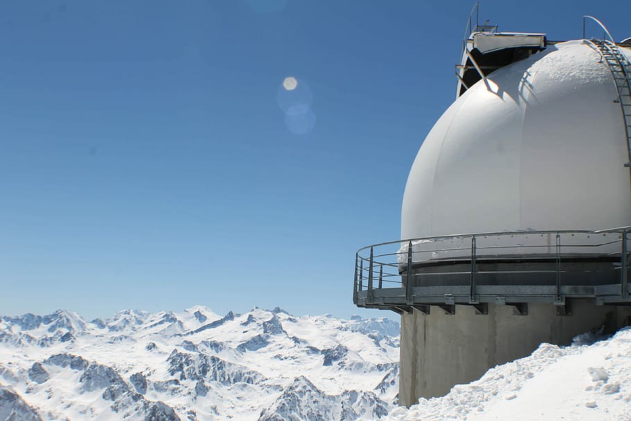 round white building structure in snow capped mountain, white concrete building under clear blue sky during daytime HD wallpaper