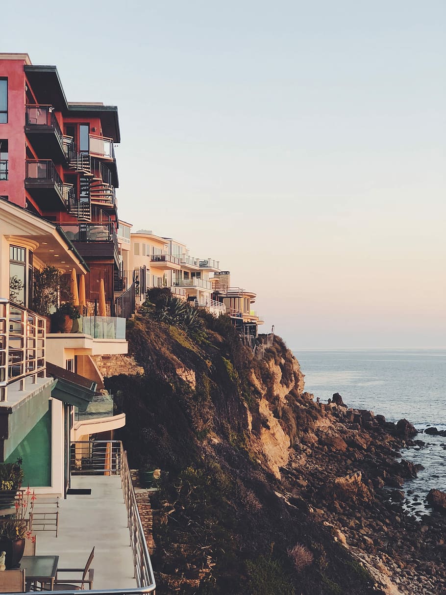 village on cliff under blue sky, seashore, building, architecture HD wallpaper