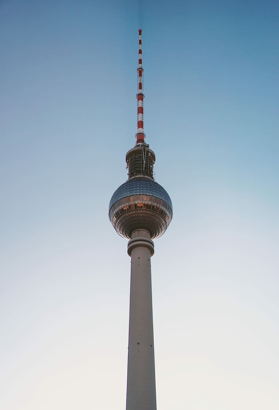 white concrete tower, low angle photography of concrete Fesnserhturm, Berlin HD wallpaper