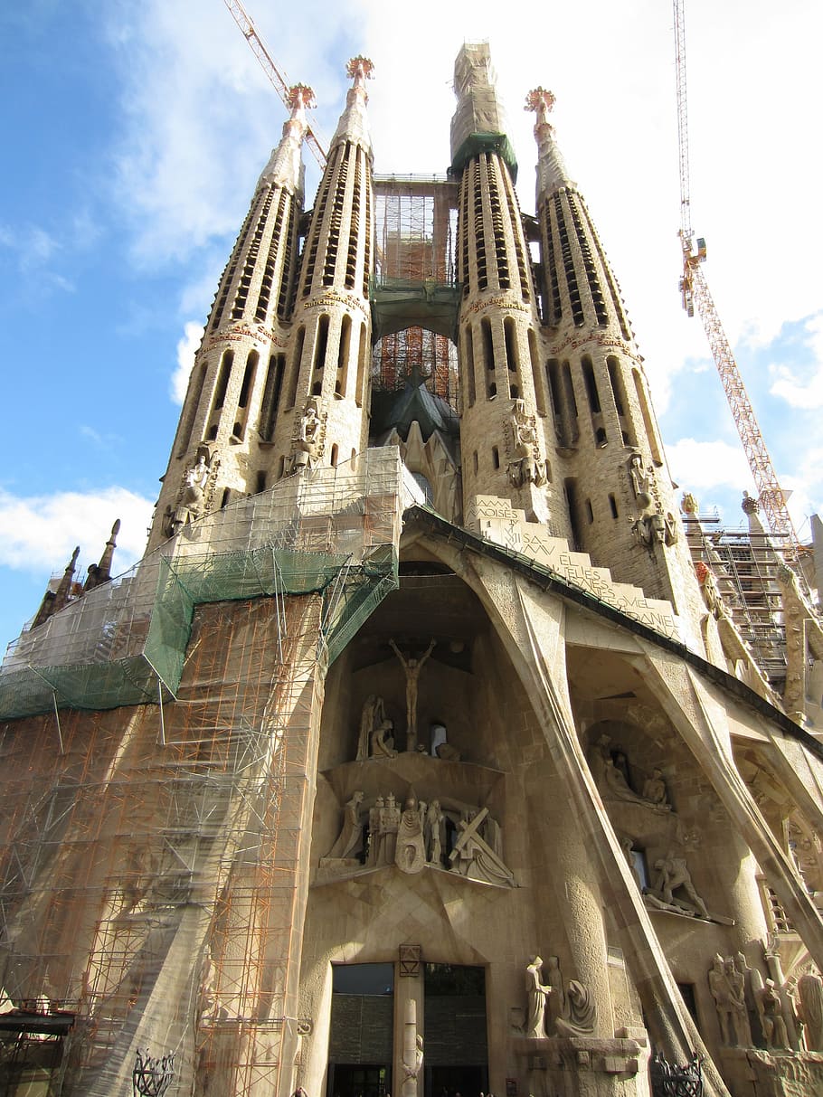 Hd Wallpaper Sagrada Familia Church Gaud Barcelona Architecture