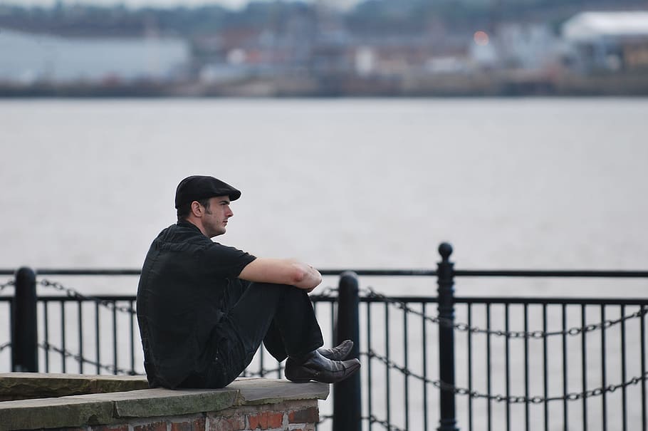 macro photography of man sitting beside water, Liverpool, Mersey, HD wallpaper