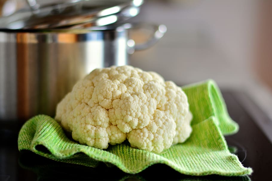 broccoli on cloth, Cauliflower, Kohl, Vegetables, cabbage varieties HD wallpaper