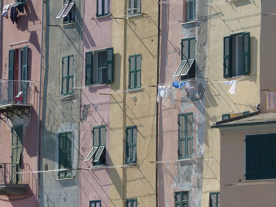 old building, italy, window, shutter, colorful, homes, facades HD wallpaper