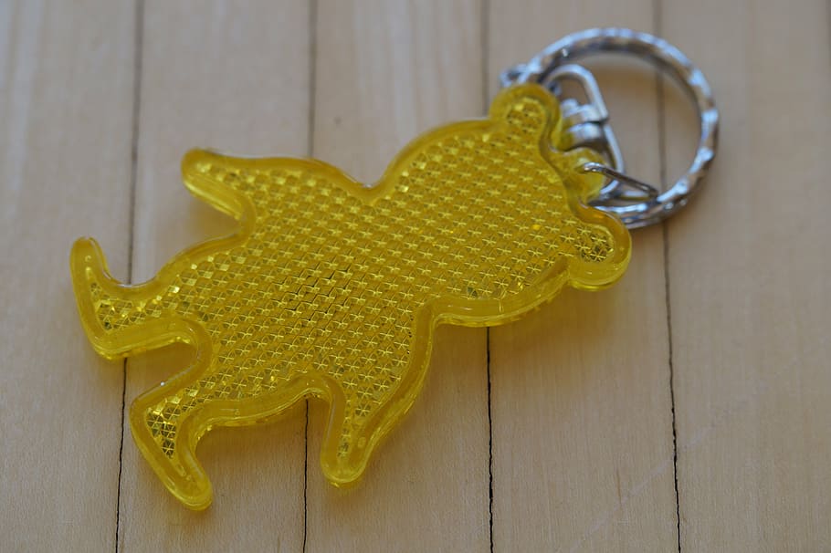 reflector, bear, yellow, teddy bear, warning, keychain, wood - material HD wallpaper