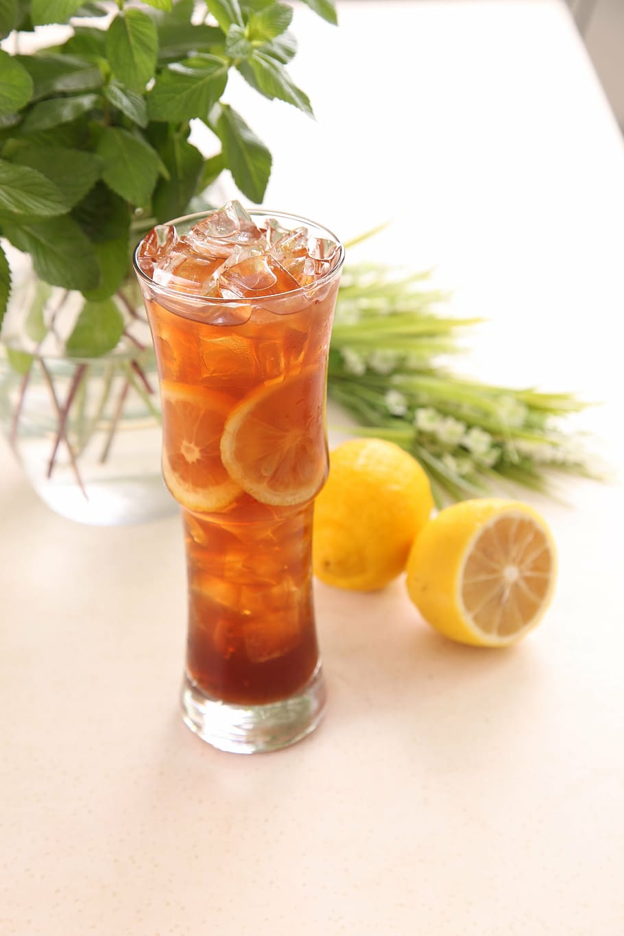 clear drinking glass filled with brown substance, lemon tea HD wallpaper