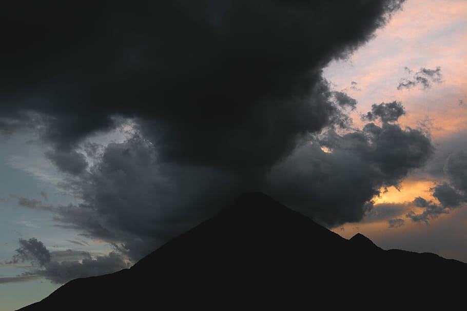 volcano with smoke, silhouette mountain, mountain peak, dark cloud HD wallpaper