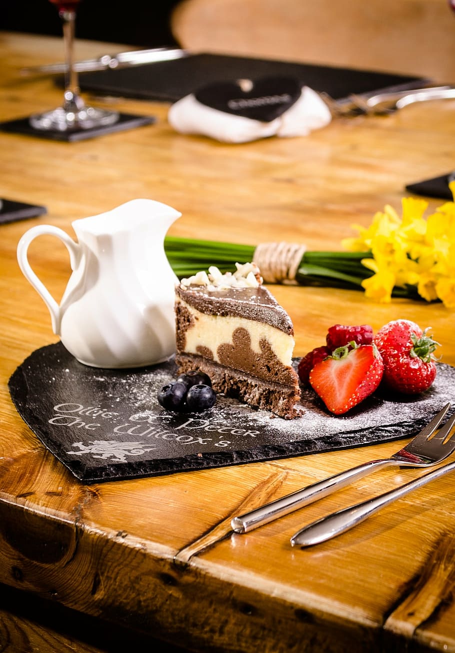 slice of brown and white cake on brown wooden top, desert, slate HD wallpaper