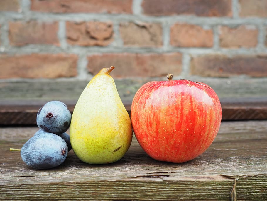 selective focus photography of red apple beside yellow fruit and blueberries, HD wallpaper