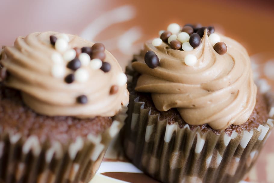 selective focus photography of brown cupcakes, chocolate, dessert HD wallpaper