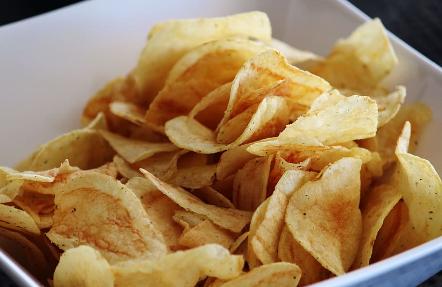 potato chips in white ceramic bowl, shell, salty, delicious HD wallpaper
