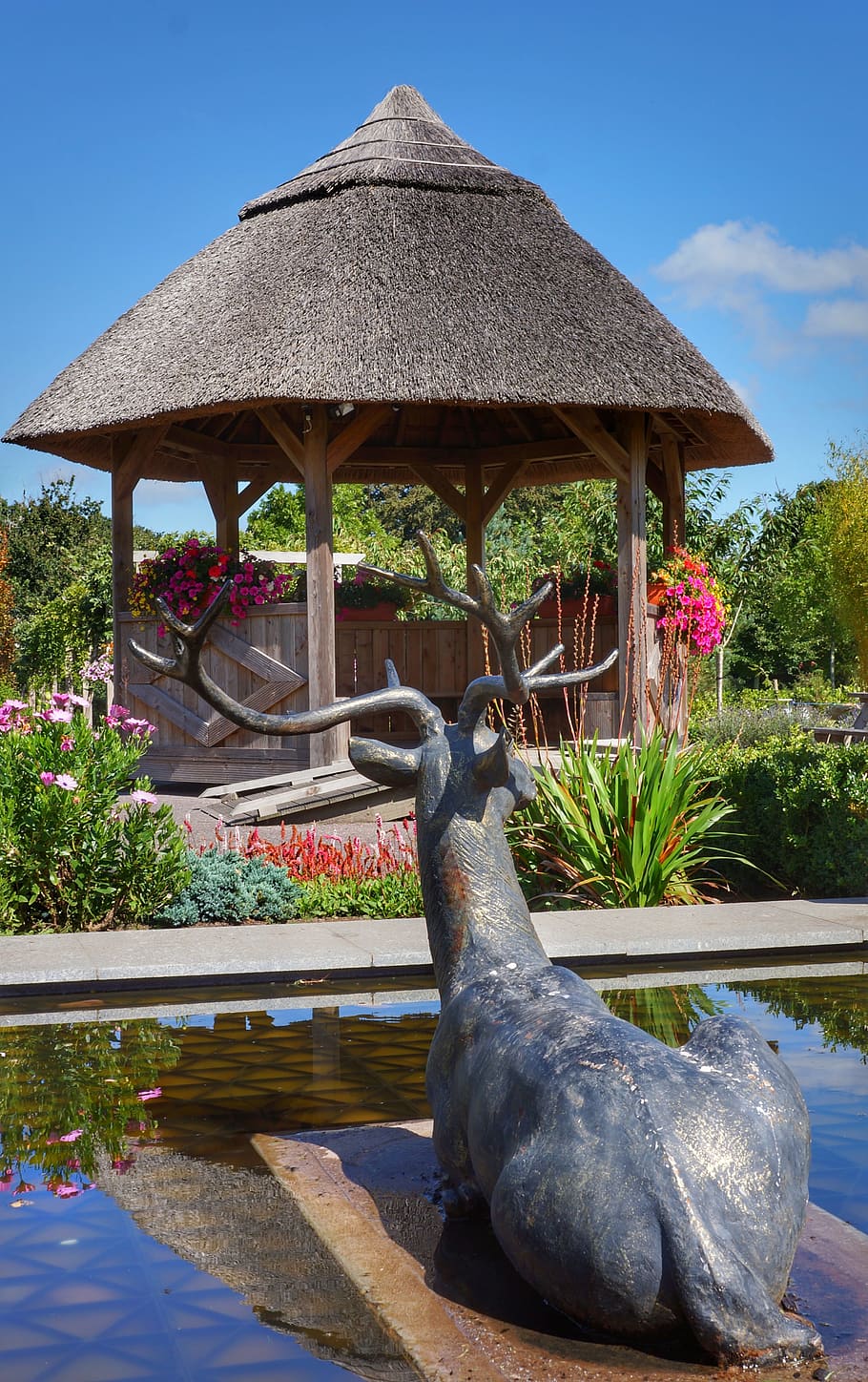 bronze, deer, thatched, seating, area, garden, foto island hotel HD wallpaper