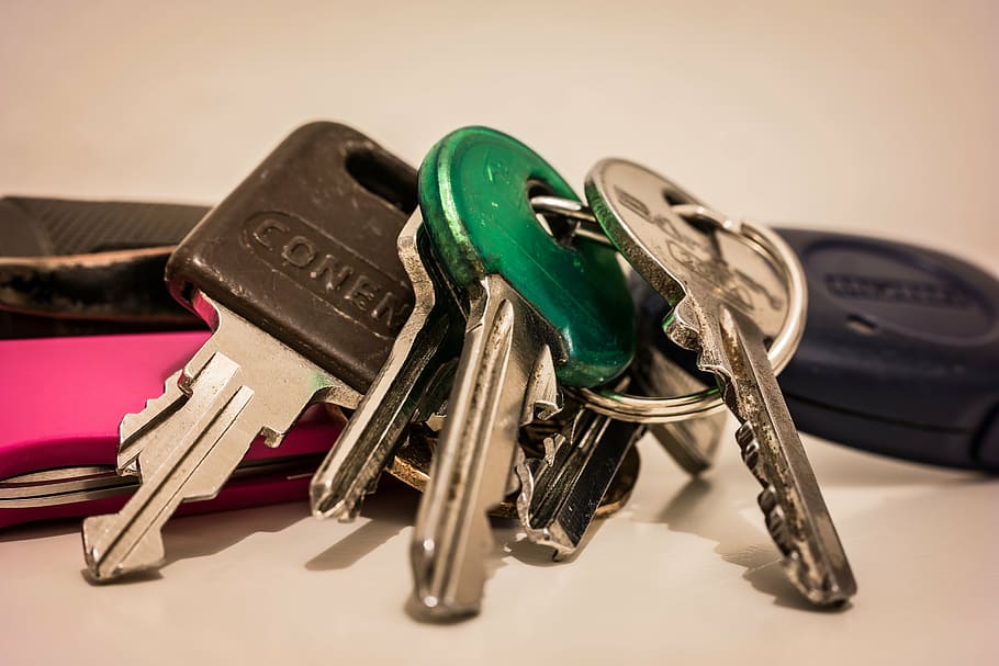 five stainless steel keys, keychain, door key, house keys, car keys