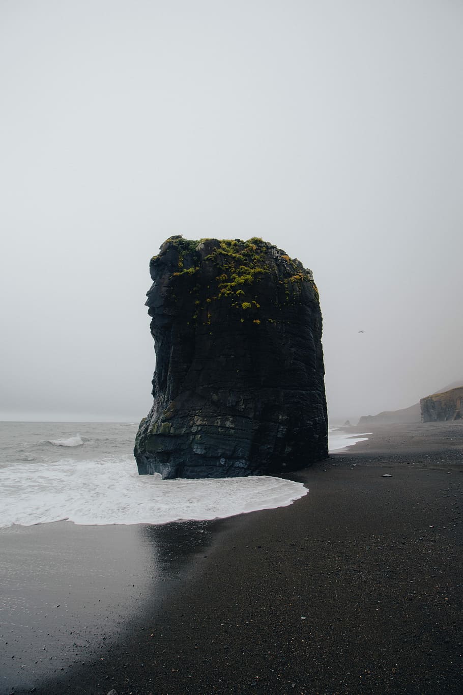 butte near body of water, brown rock formation on seashore, beach HD wallpaper