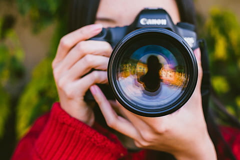 Woman photographer taking photo with her camera, people, technology HD wallpaper