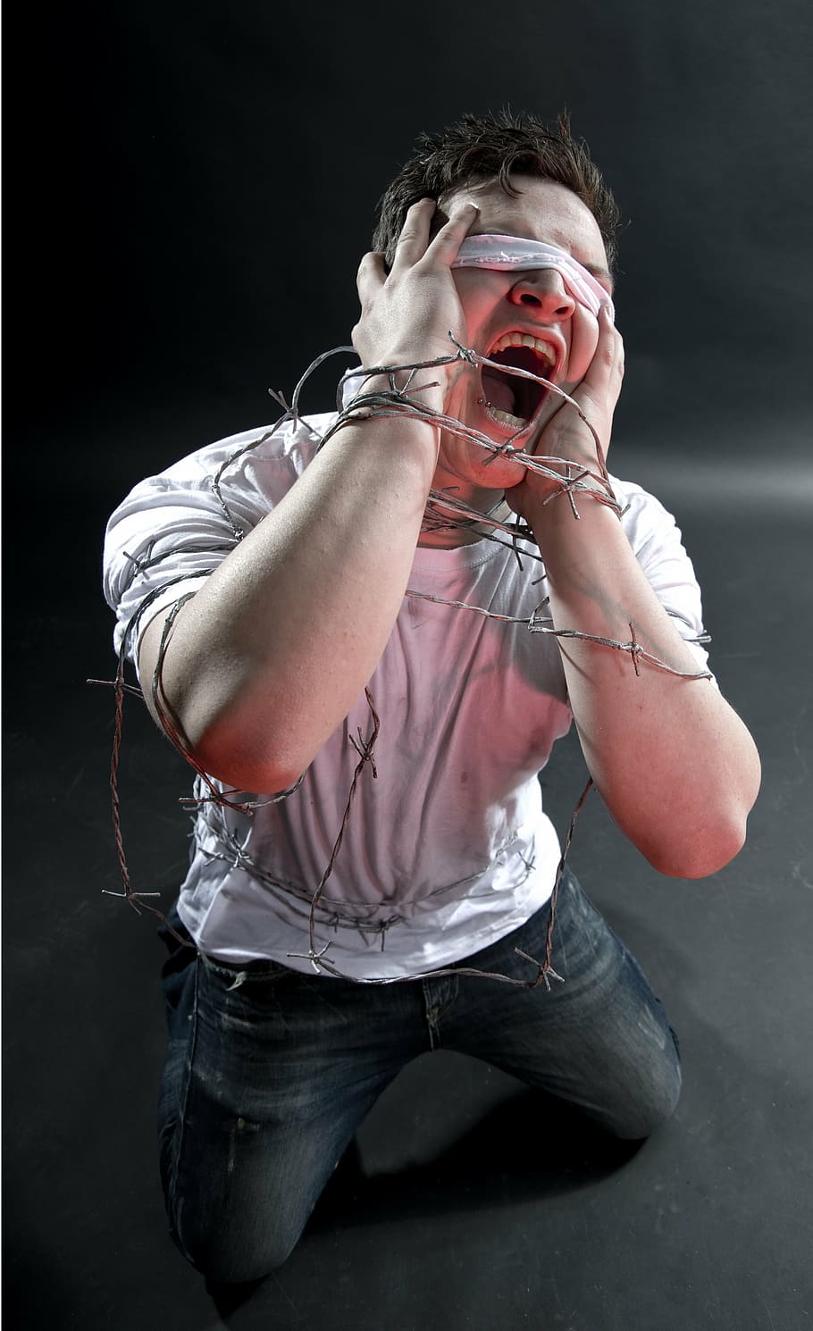 untitled, cry, barbed wire, caught, kneeling, blind, terror HD wallpaper