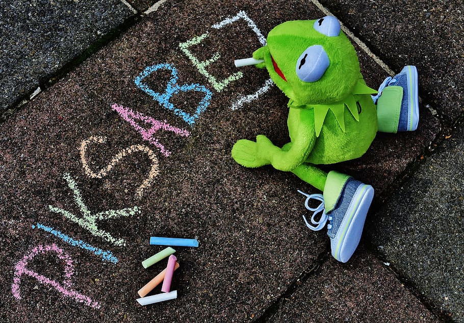 straßenkreide, typographical errors, kermit, frog, chalk, paint HD wallpaper