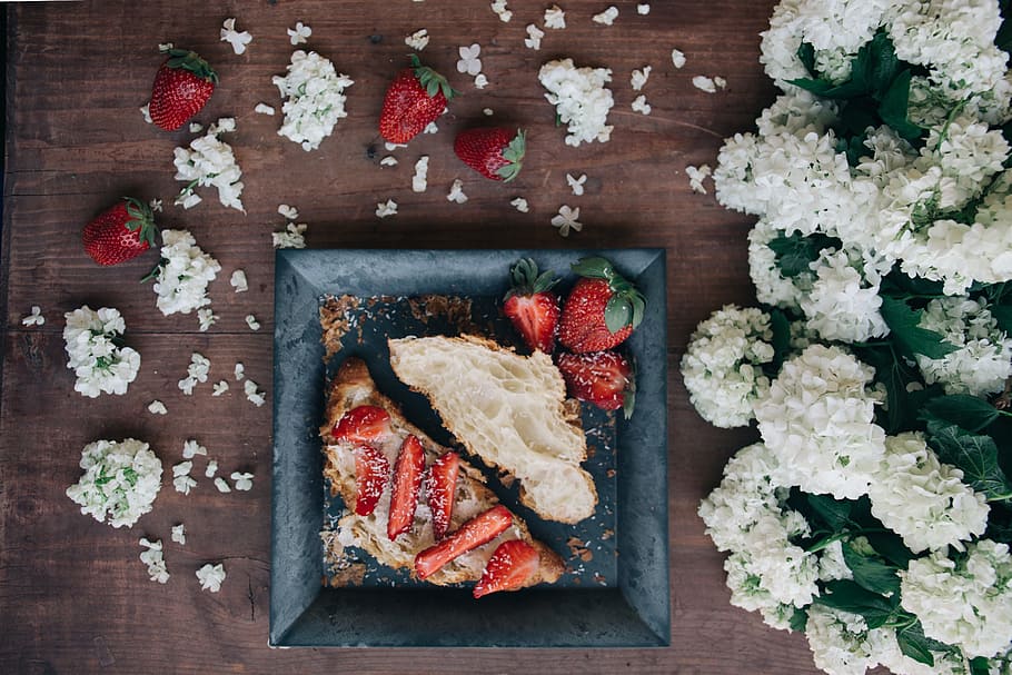 white, flower, bread, strawberry, fruit, plate, presentation HD wallpaper