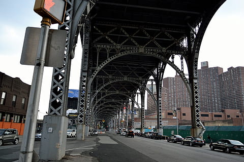 cars under bridge, harlem, subway, elevated platform, new york city HD wallpaper