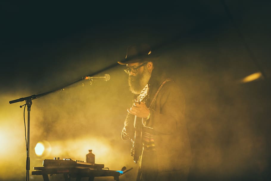 people, old, elderly, man, dark, guitar, musician, concert HD wallpaper