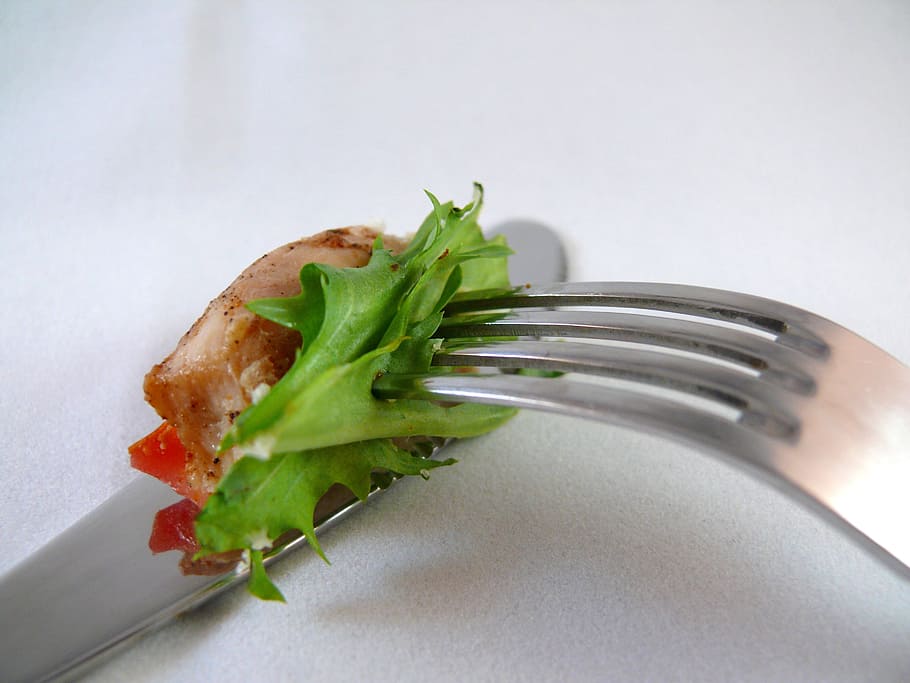 seared tuna on fork, Lunch, Knife, Tomato, Fresh, Food, cutlery HD wallpaper