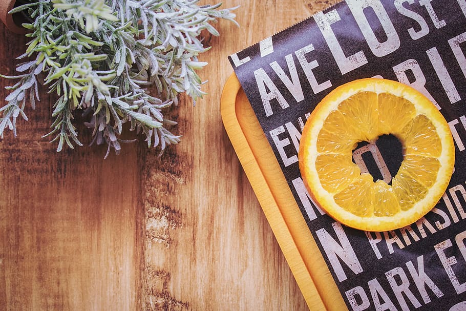 sliced of lemon on brown wooden tray, wood - Material, food, table HD wallpaper