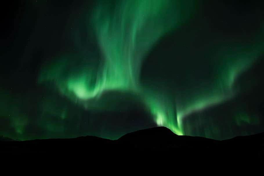 silhouette of mountain under sky phenomenon, aurora, green HD wallpaper