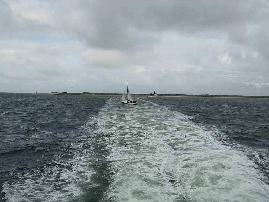 Online crop | HD wallpaper: sea, north sea, boot, ship, water, sky ...