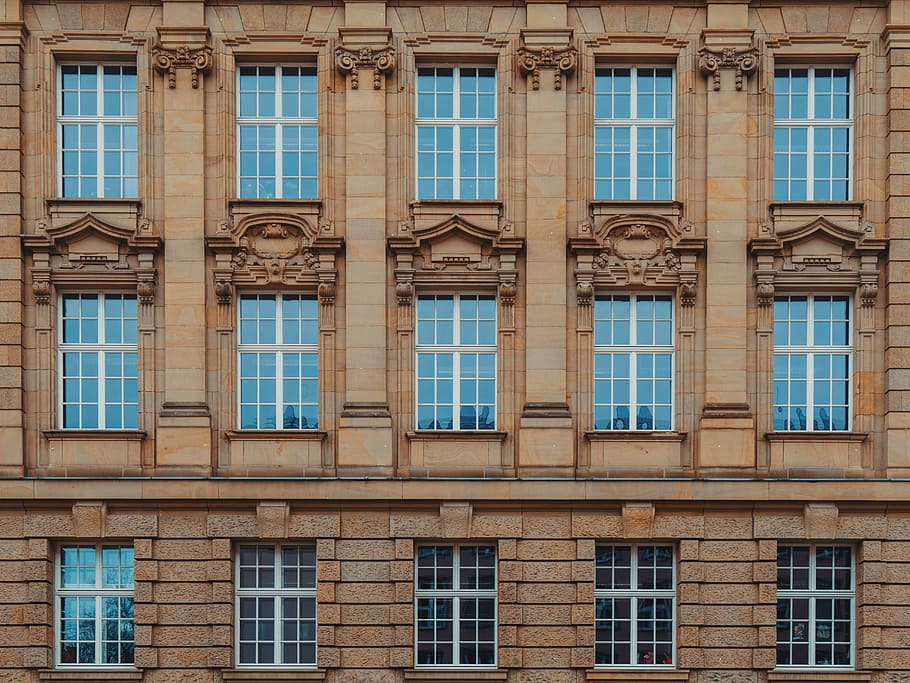 brown and white concrete building, glass windowpane of the building HD wallpaper