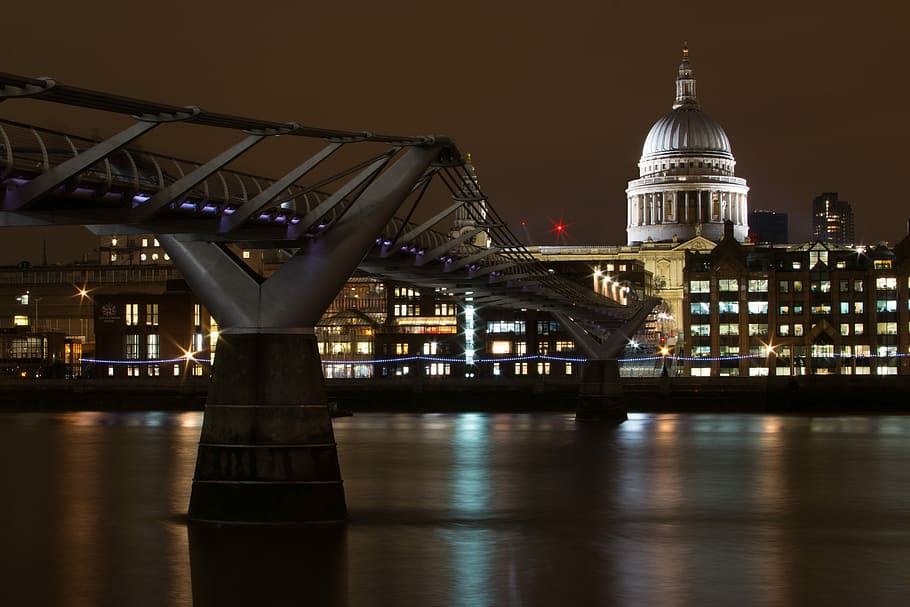 Millenium Bridge and St Paul’s by Night, white concrete bridge above body water during night HD wallpaper