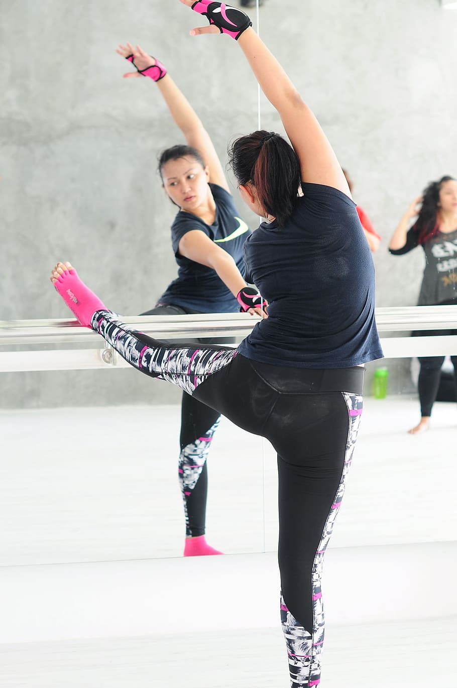 woman in black t-shirt dancing, ballet, stretch, barre, ballerina, HD wallpaper