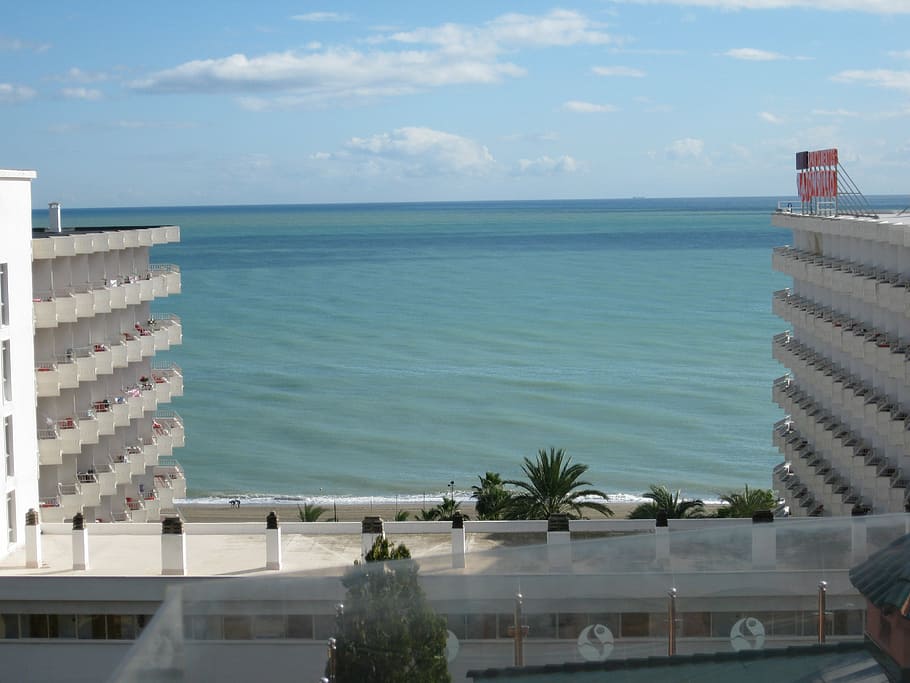 sea, beach, hotel, architecture, water, sky, built structure HD wallpaper