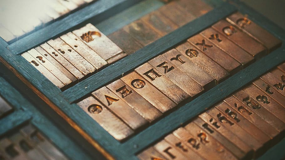 brass letter plates in black wooden box, photo of engraving blocks HD wallpaper