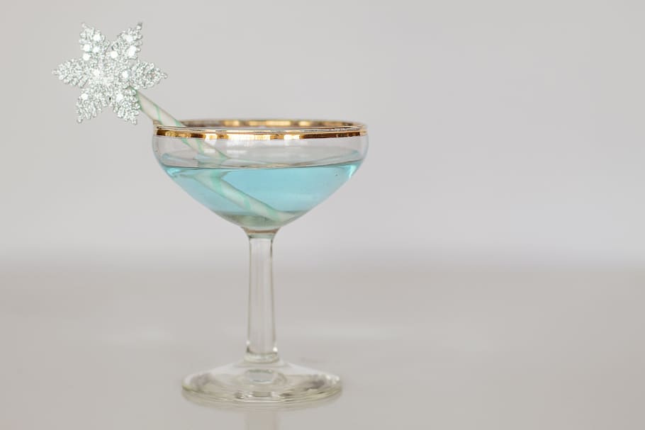clear glass martini glass with white background, winter, snowflake HD wallpaper