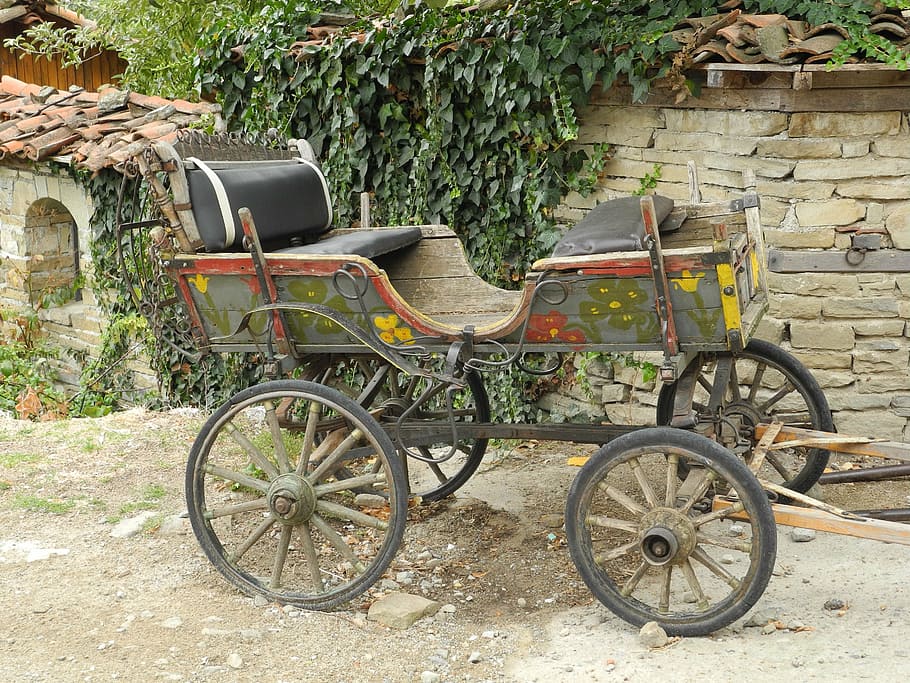 Enclosed horse drawn carriage hi-res stock photography and images