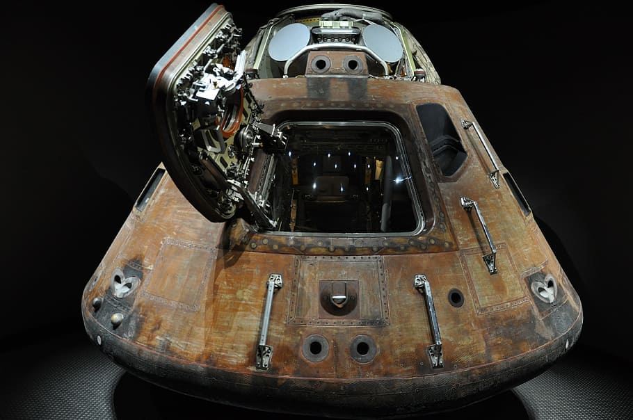 brown space shuttle part, astronaut, outerspace, transportation HD wallpaper
