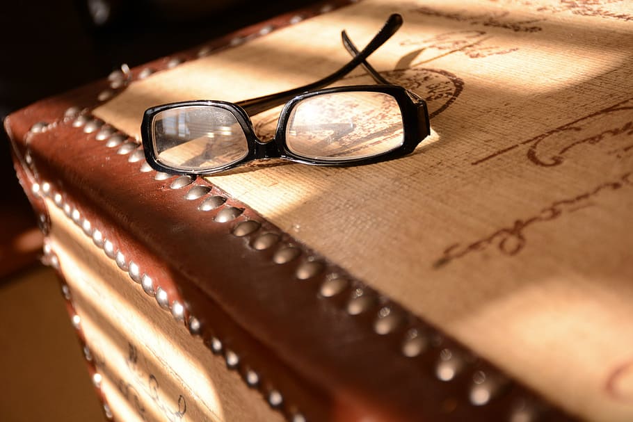 old, leading lines, box, glasses, vintage, negative space, sunlight, HD wallpaper