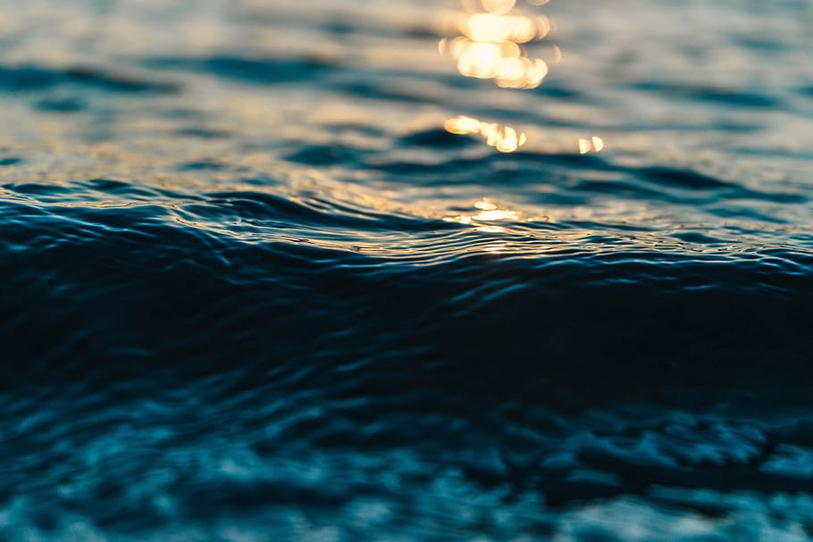 closeup photo of body of water, waves, ripples, reflection HD wallpaper