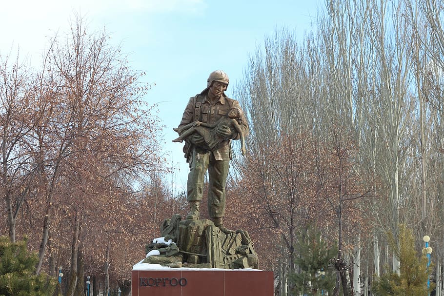 monument, statue, help, man, sculpture, architecture, symbol HD wallpaper