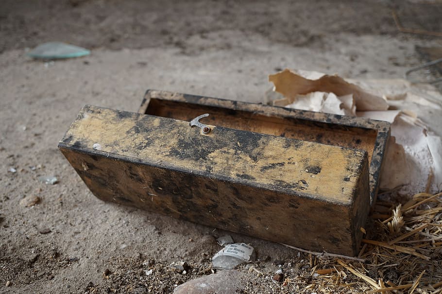 chest, old, earth, leave, box, abandoned, no people, day, land HD wallpaper