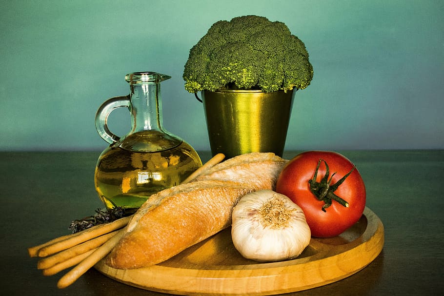 onion, tomato and bottle of oil, broccoli, bread, garlic, vegetables HD wallpaper