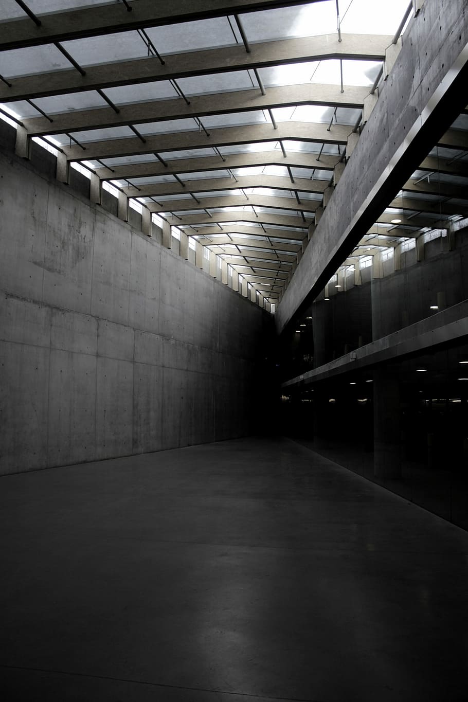 photography of hallway, greyscale photo of hallway building, architecture HD wallpaper