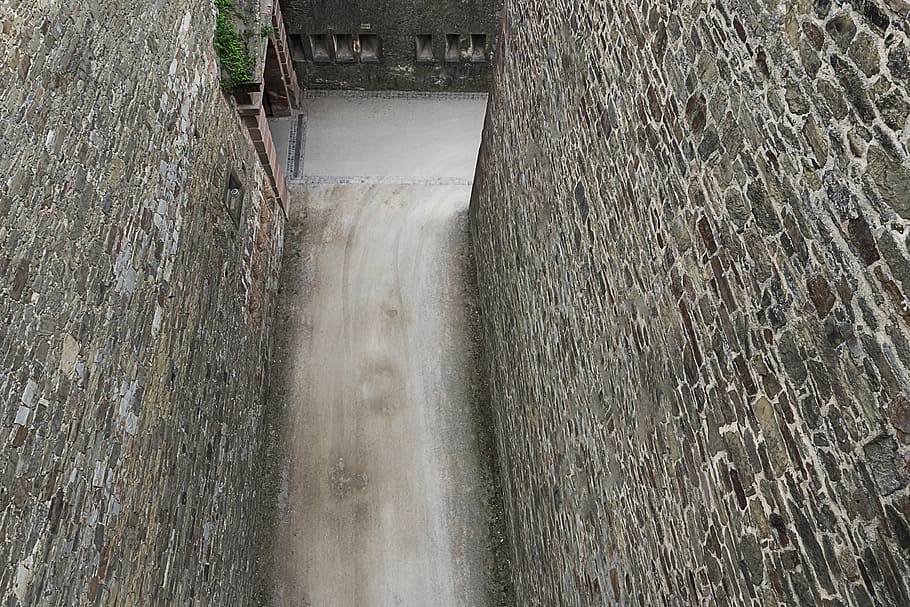 castle, dig, moat, imposing, plant, substantiate, masonry, historically HD wallpaper