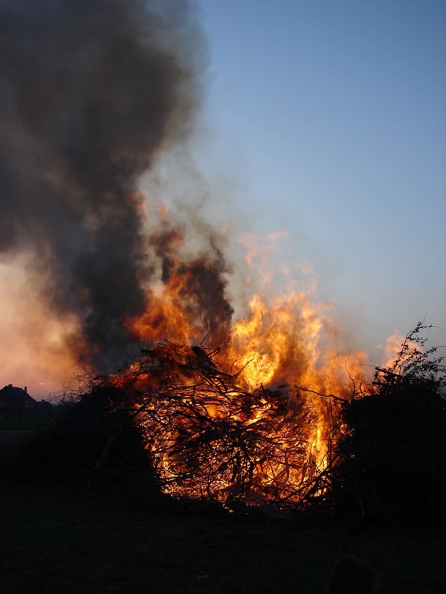 Fire, Campfire, Flame, Burn, Firelight, heat, fire - Natural Phenomenon HD wallpaper