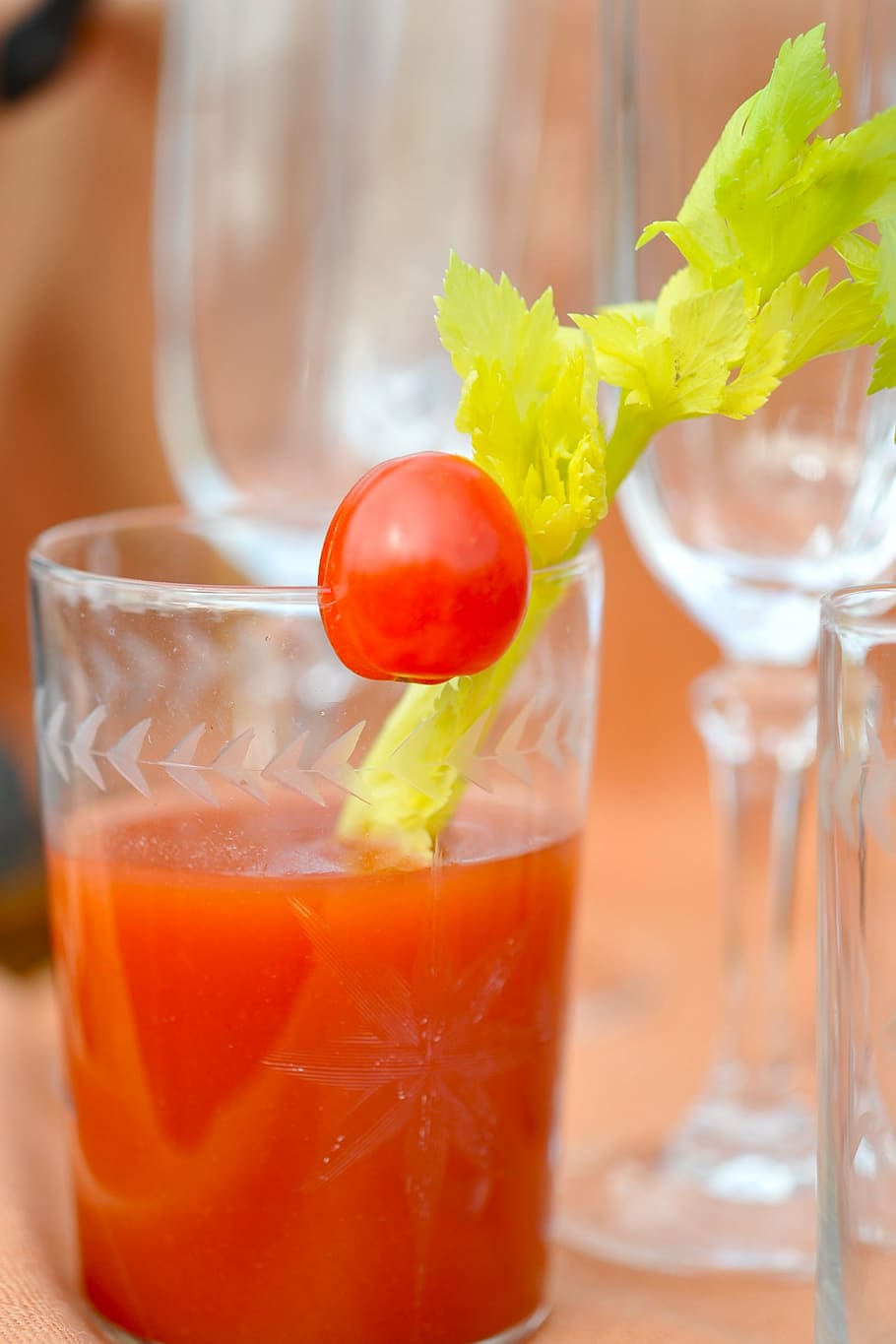 tomato juice, drink, bloody mary, alcohol, glass, celery, red, HD wallpaper