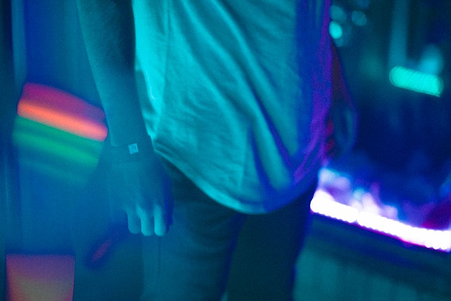 person standing behind LED lights, person wearing gray top and black bottoms HD wallpaper