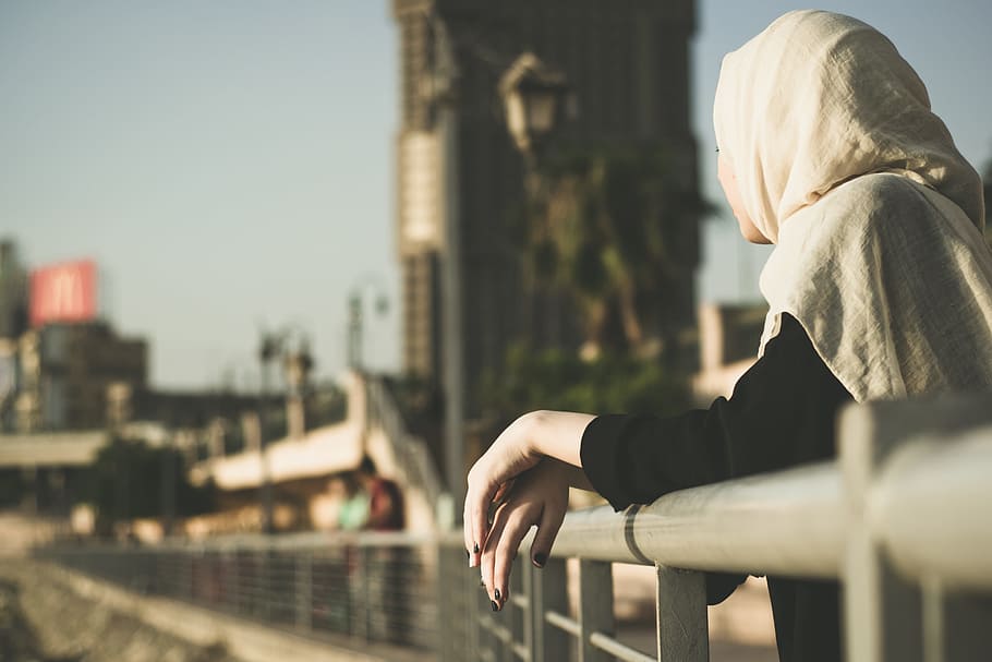 Woman Leaning on Hand Rails, architecture, blur, bridge, city HD wallpaper
