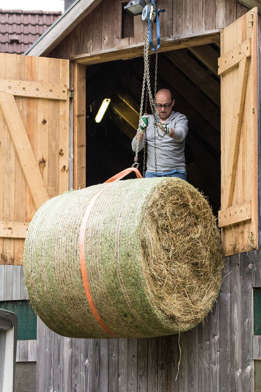 Man, Work, Straw Bales, role, about, crane, winds, raise, chain HD wallpaper