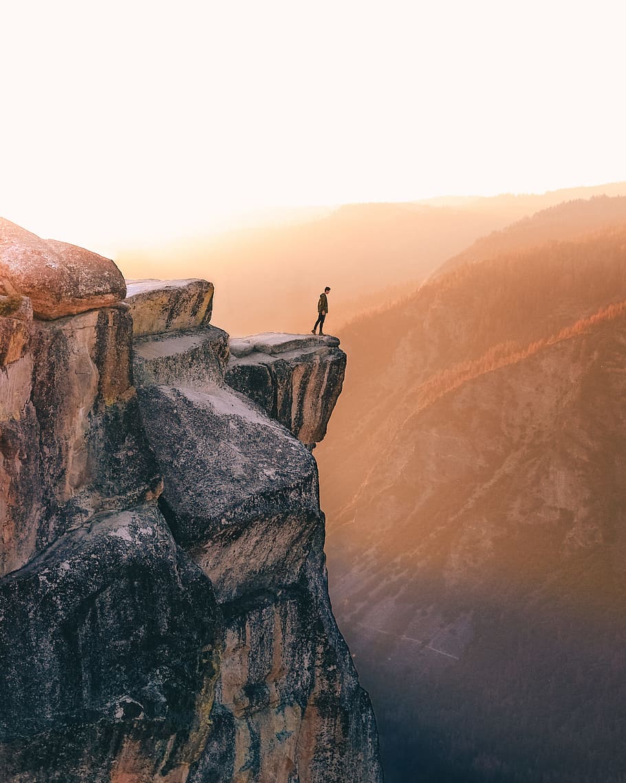 person standing near cliff, man standing on cliff photo, rock - Object, HD wallpaper