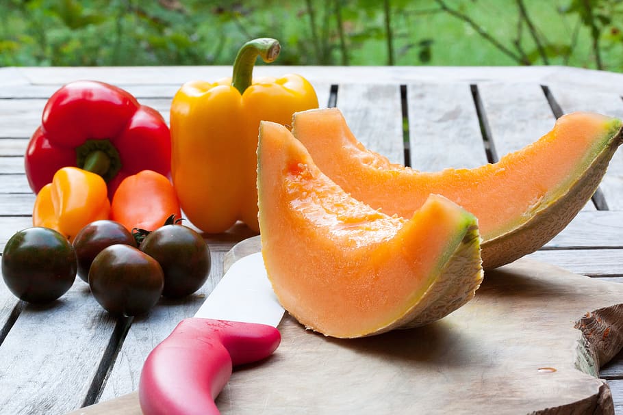 melon, disc, knife, ceramic, tomato, paprika, red, yellow, garden table HD wallpaper